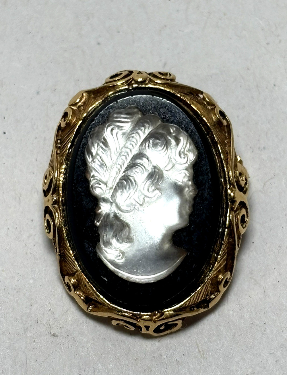 Vintage Cameo Brooch Gold Tone Oval Pin Classic Lady Profile